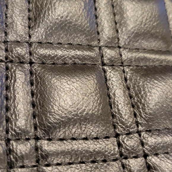 TAHARI Ladies Medium Black quilted Shoulder Crossbody Bag adjustable straps - Picture 11 of 16